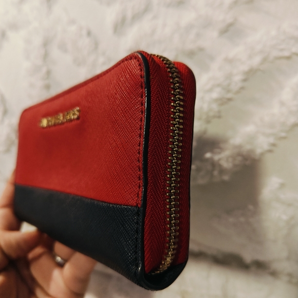 Two Tone Michael Kors Jet Set Wallet - Picture 5 of 5